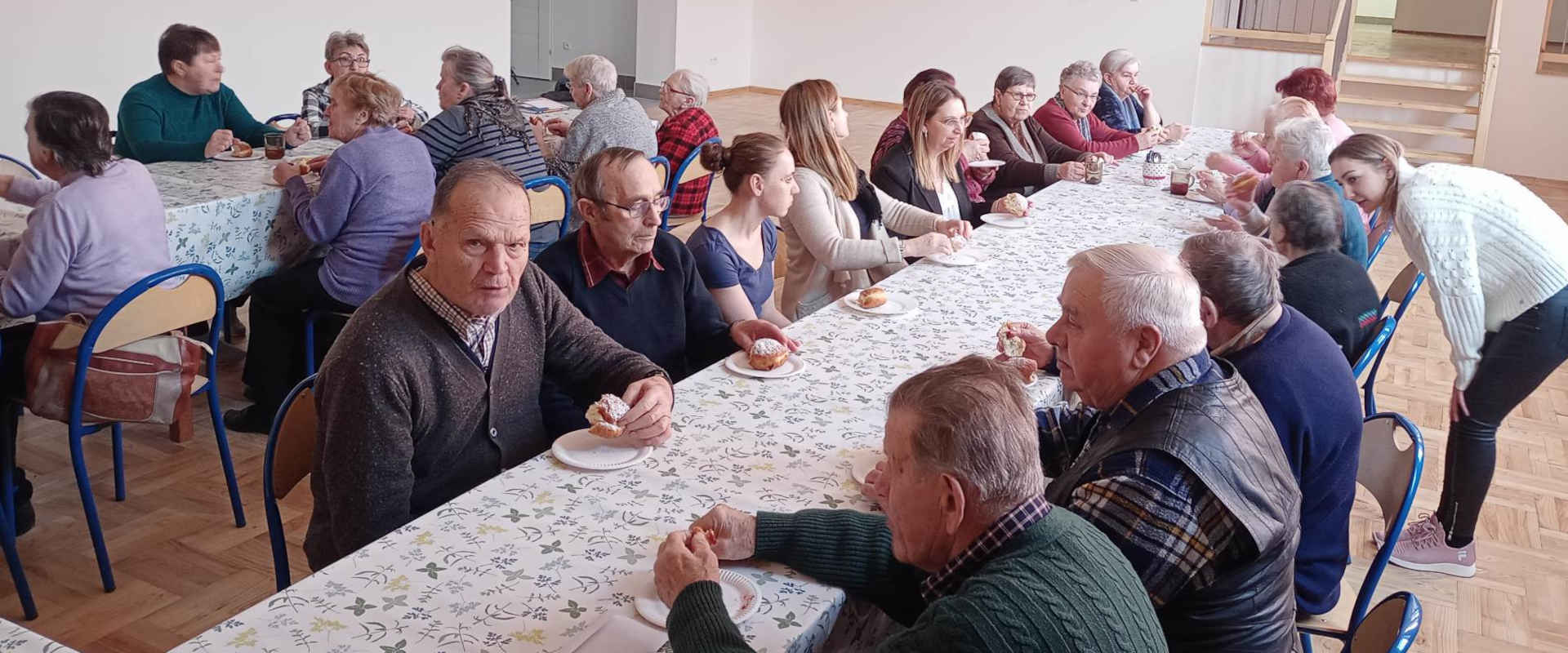 Zdjęcie grupowe uczestników Dziennego Domu Pomocy w Bratkowicach