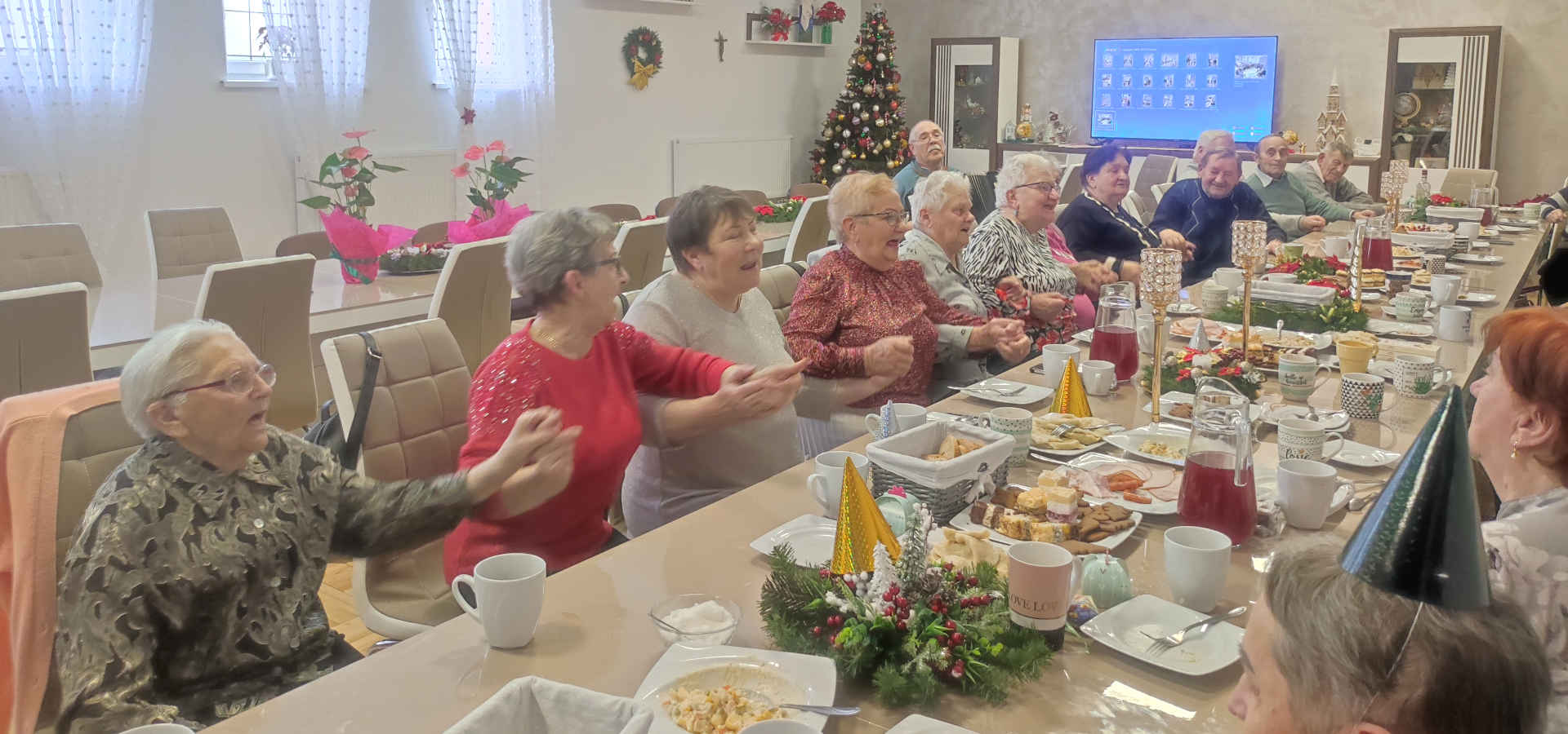 Seniorzy podczas sylwestrowej biesiady