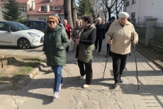 Seniorzy wyruszają na wiosenny spacer