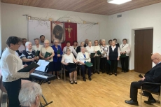 Seniorzy podczas spotkania wielkanocnego
